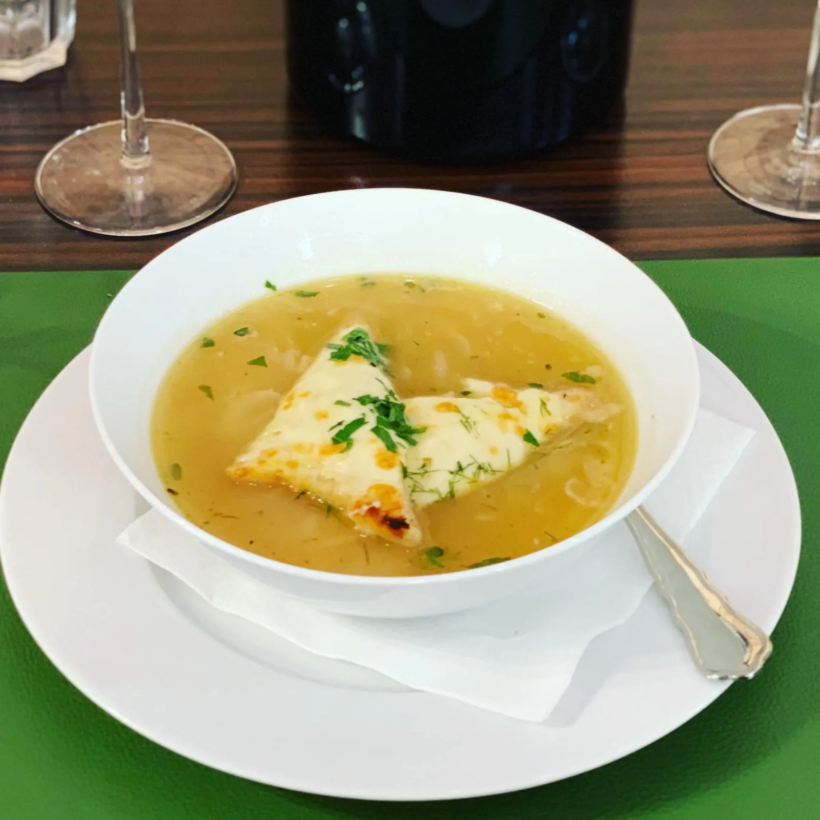 Frittatensuppe mit Kräutern – Hausgemachte Suppe im Ristorante Ponte Di Rialto
