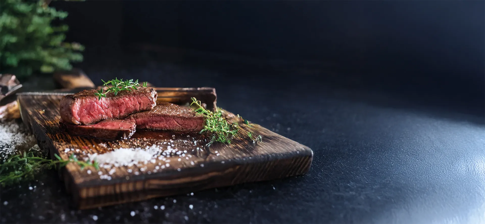 Gegrilltes Steak auf Holzbrett – Ponte Di Rialto Wien 1120